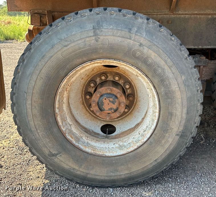 image for item KM9808 1989 White GMC WCS  dump truck