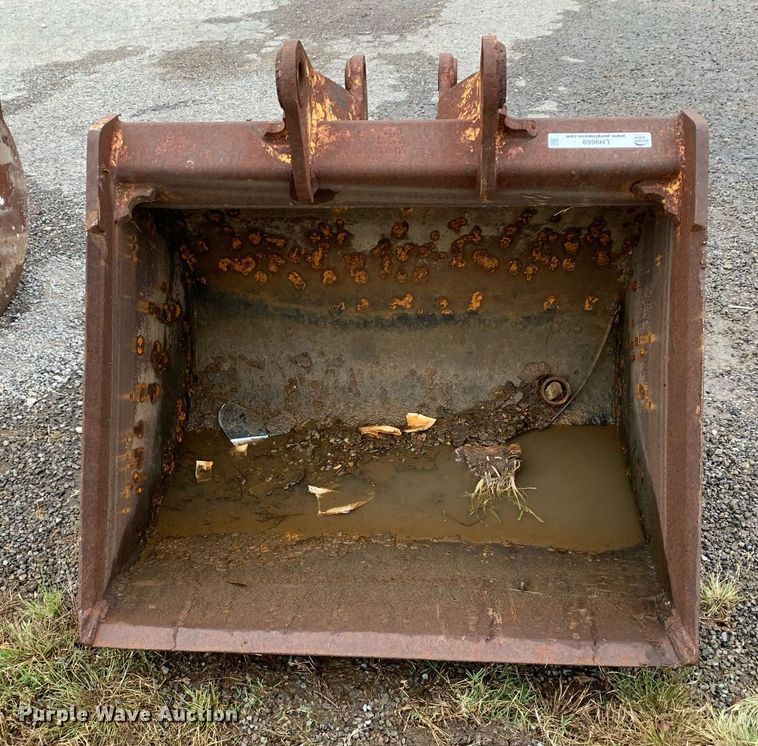 image for item LH9669 Vail 580 HD36  excavator bucket