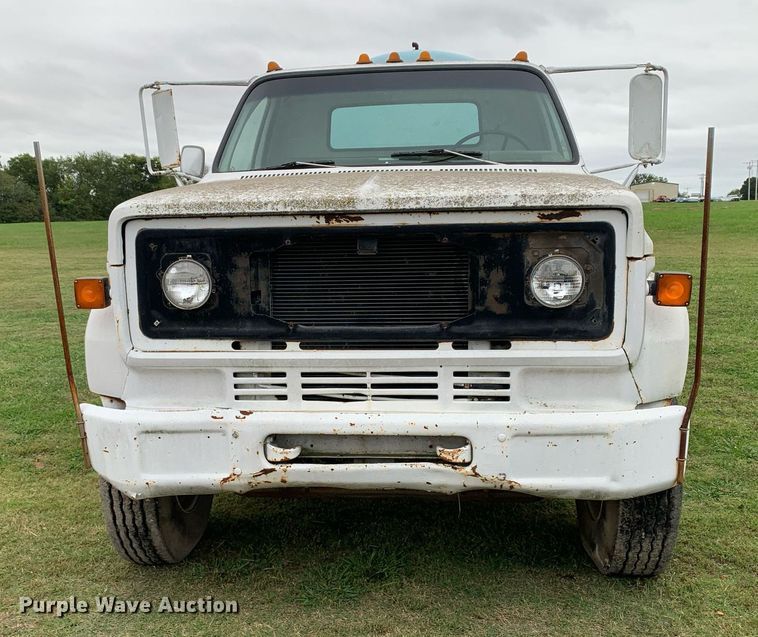 image for item LH9671 1986 Chevrolet CC7D042  flatbed truck