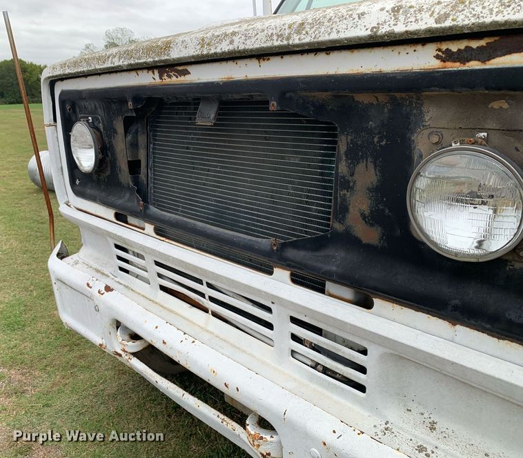 image for item LH9671 1986 Chevrolet CC7D042  flatbed truck