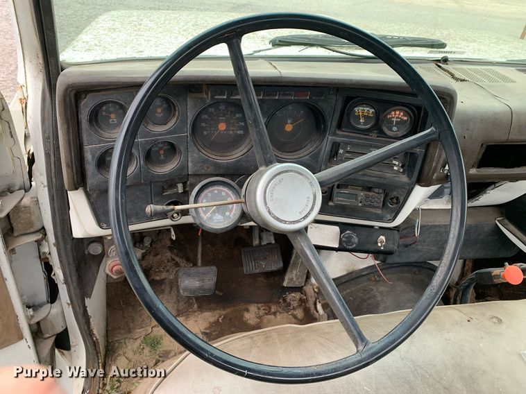 image for item LH9671 1986 Chevrolet CC7D042  flatbed truck