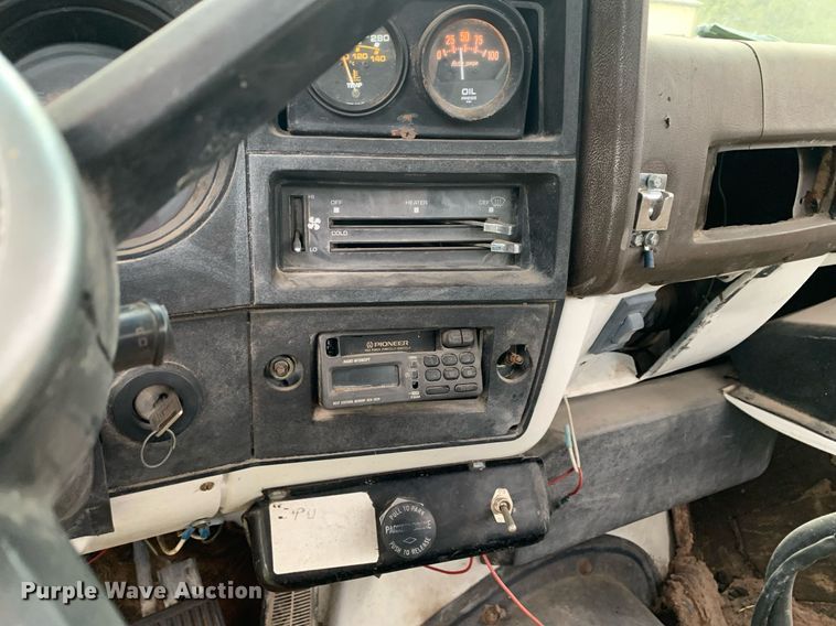 image for item LH9671 1986 Chevrolet CC7D042  flatbed truck