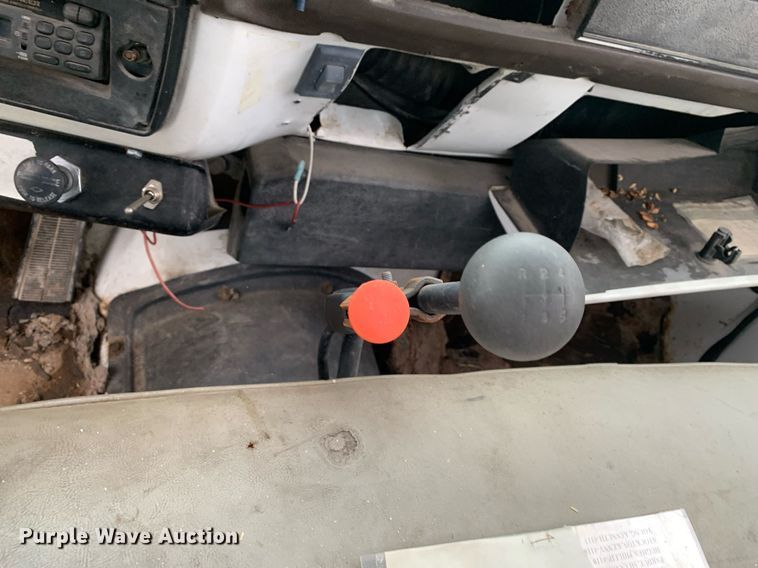 image for item LH9671 1986 Chevrolet CC7D042  flatbed truck