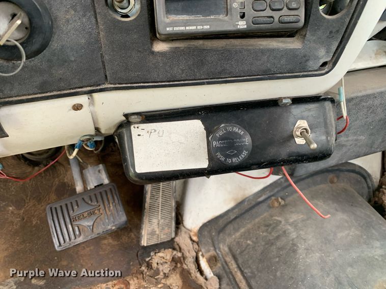 image for item LH9671 1986 Chevrolet CC7D042  flatbed truck