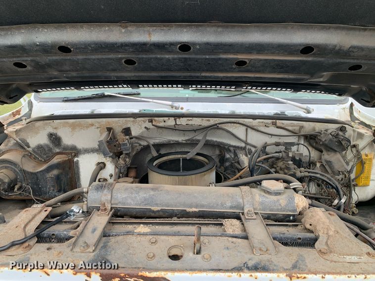 image for item LH9671 1986 Chevrolet CC7D042  flatbed truck