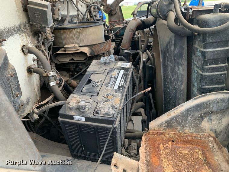 image for item LH9671 1986 Chevrolet CC7D042  flatbed truck