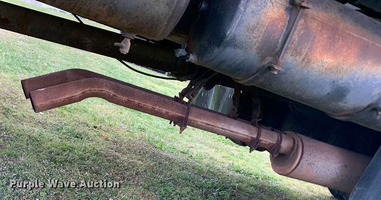 image for item LH9671 1986 Chevrolet CC7D042  flatbed truck