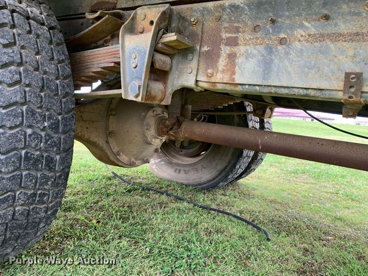 image for item LH9671 1986 Chevrolet CC7D042  flatbed truck