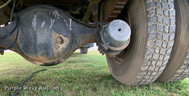 image for item LH9671 1986 Chevrolet CC7D042  flatbed truck