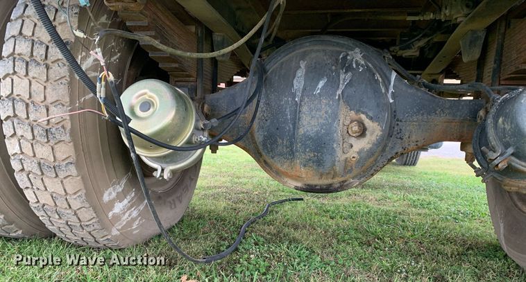 image for item LH9671 1986 Chevrolet CC7D042  flatbed truck