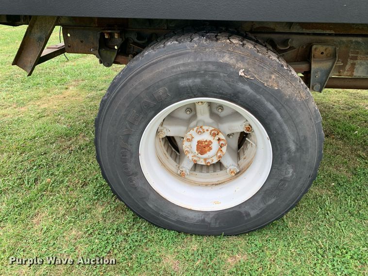 image for item LH9671 1986 Chevrolet CC7D042  flatbed truck