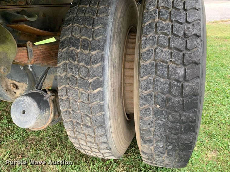 image for item LH9671 1986 Chevrolet CC7D042  flatbed truck