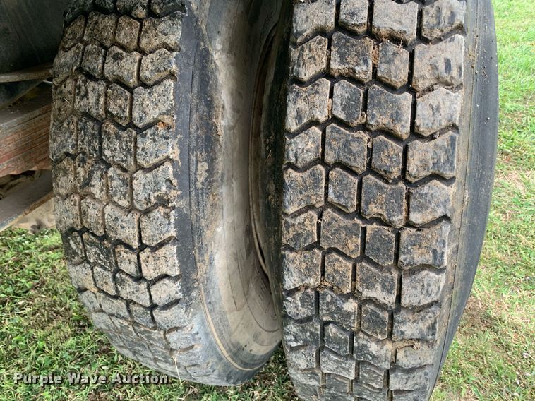 image for item LH9671 1986 Chevrolet CC7D042  flatbed truck