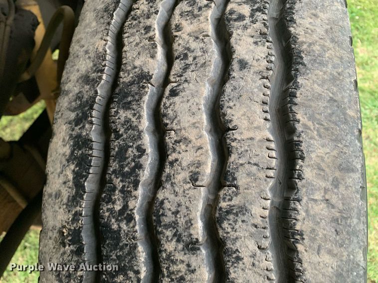 image for item LH9671 1986 Chevrolet CC7D042  flatbed truck