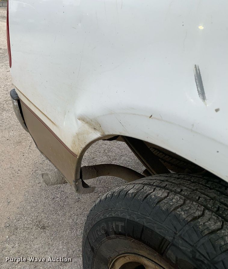 image for item LH9672 2000 Ford F150  SuperCab pickup truck