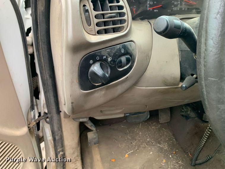 image for item LH9672 2000 Ford F150  SuperCab pickup truck