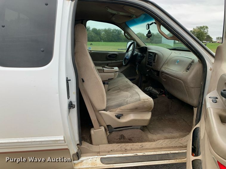 image for item LH9672 2000 Ford F150  SuperCab pickup truck