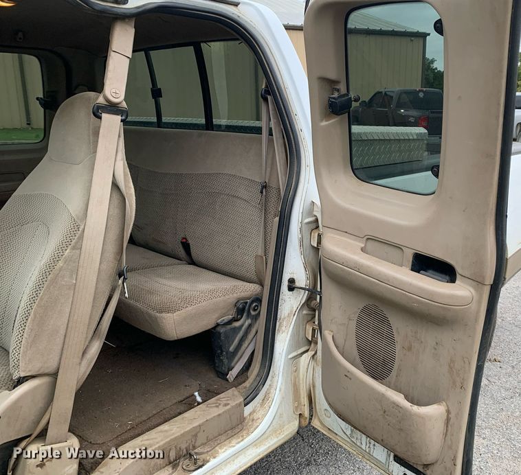 image for item LH9672 2000 Ford F150  SuperCab pickup truck