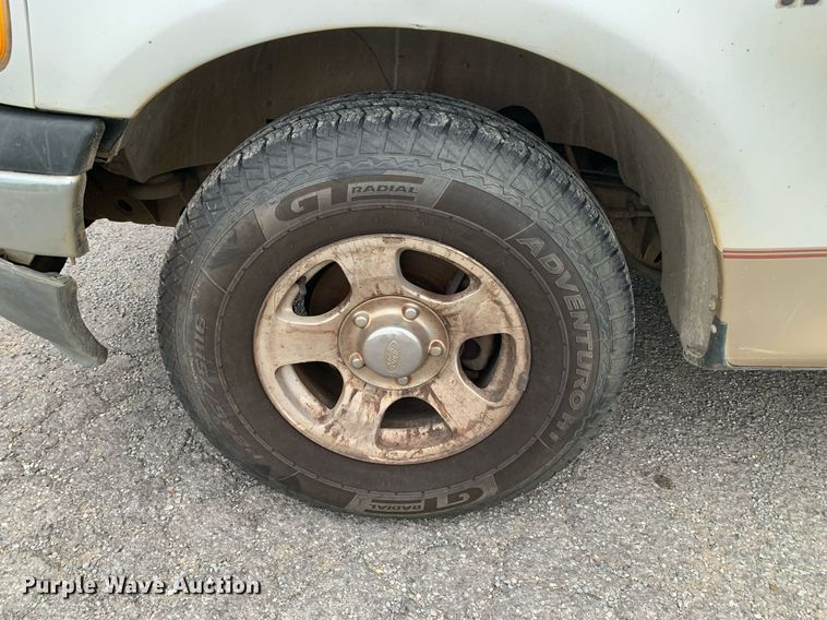 image for item LH9672 2000 Ford F150  SuperCab pickup truck