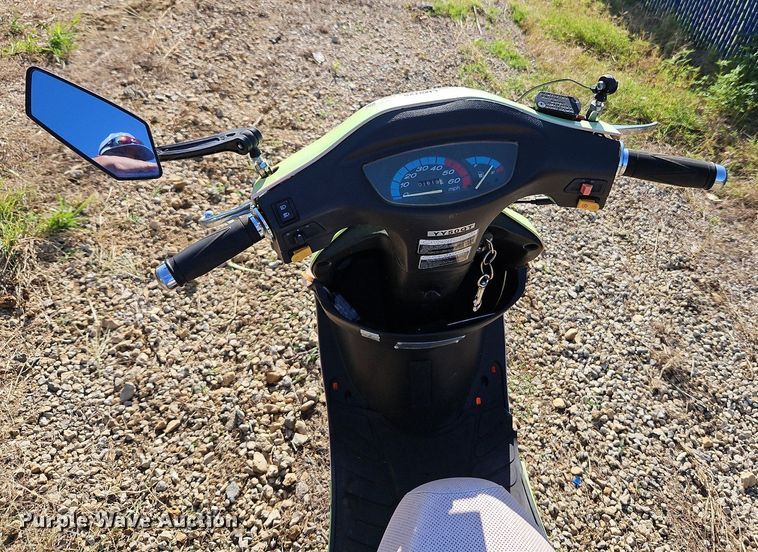 image for item LM9125 2008 BENZHOU MC-08-50B  scooter