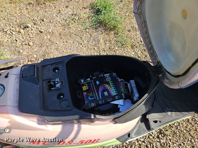 image for item LM9125 2008 BENZHOU MC-08-50B  scooter