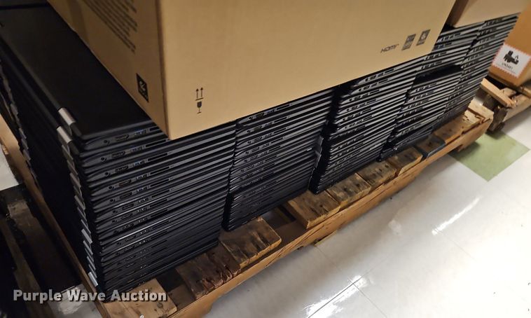 image for item LM9247 Acer  Approximately 500 Acer C7318T N15Q8 Chromebooks