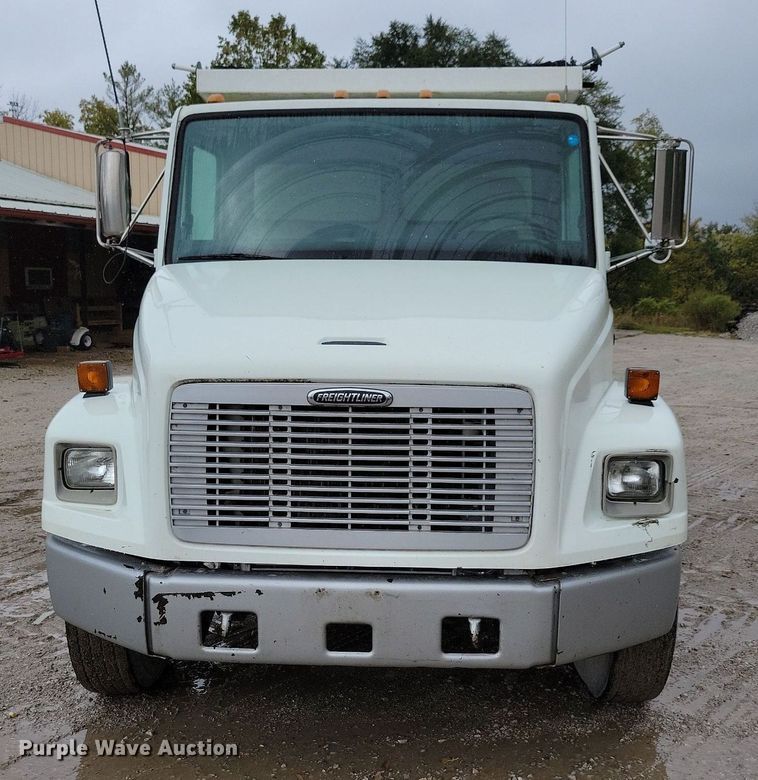 image for item LO9842 2000 Freightliner FL70  dump truck