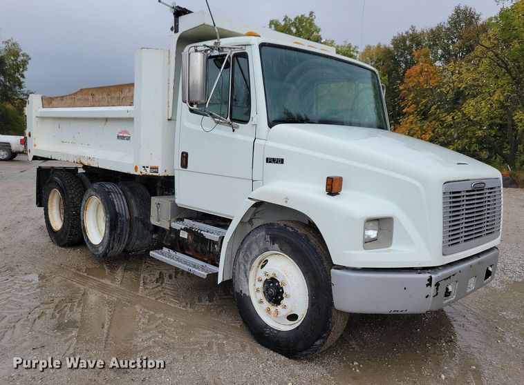 image for item LO9842 2000 Freightliner FL70  dump truck