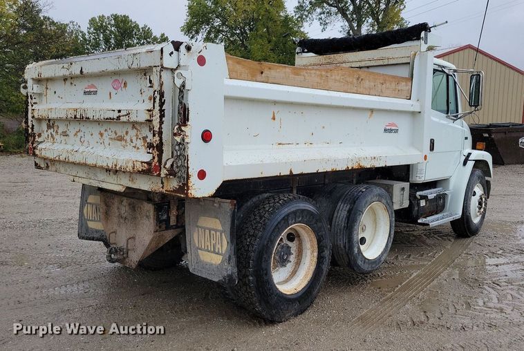 image for item LO9842 2000 Freightliner FL70  dump truck