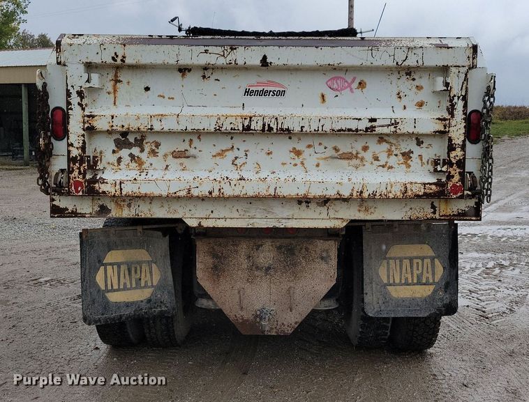 image for item LO9842 2000 Freightliner FL70  dump truck