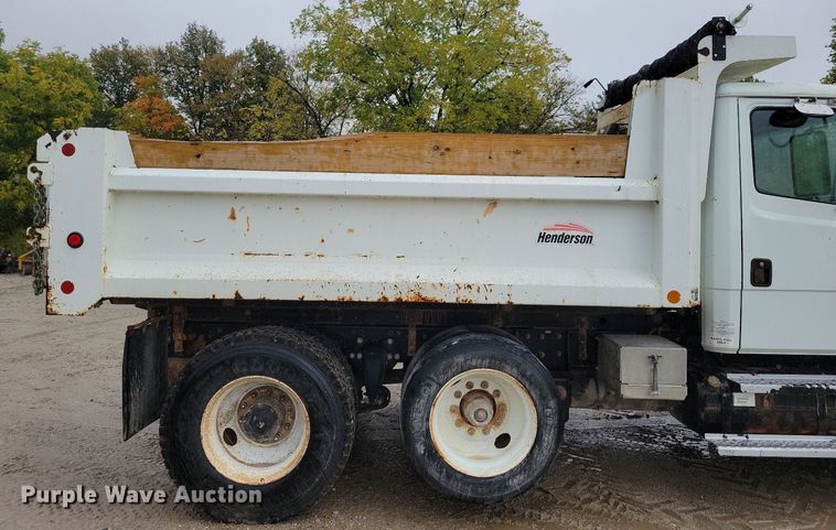 image for item LO9842 2000 Freightliner FL70  dump truck