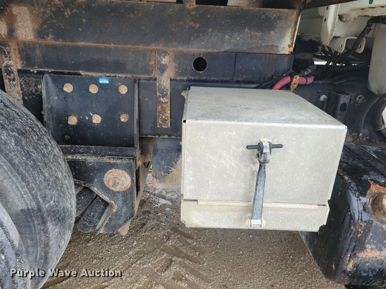 image for item LO9842 2000 Freightliner FL70  dump truck