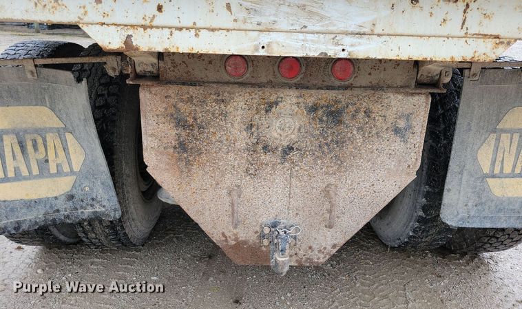 image for item LO9842 2000 Freightliner FL70  dump truck