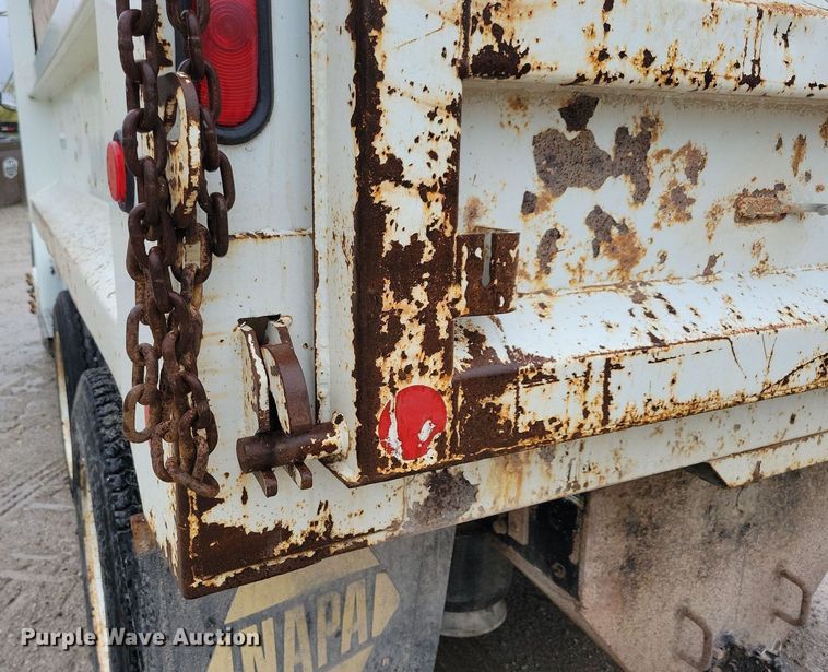 image for item LO9842 2000 Freightliner FL70  dump truck