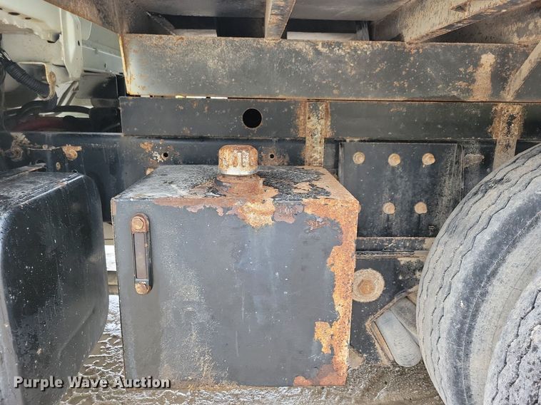 image for item LO9842 2000 Freightliner FL70  dump truck