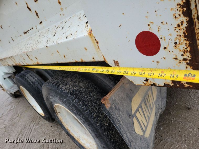 image for item LO9842 2000 Freightliner FL70  dump truck