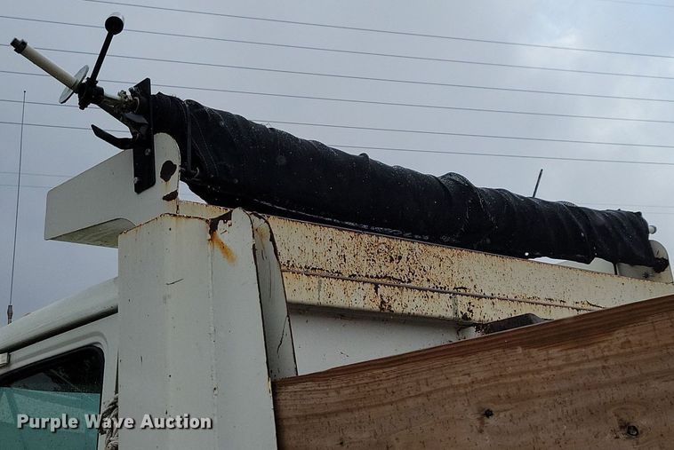 image for item LO9842 2000 Freightliner FL70  dump truck