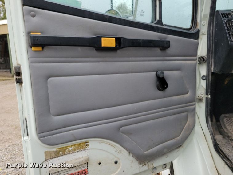 image for item LO9842 2000 Freightliner FL70  dump truck