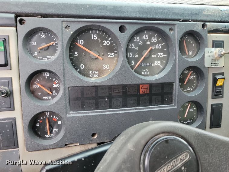 image for item LO9842 2000 Freightliner FL70  dump truck