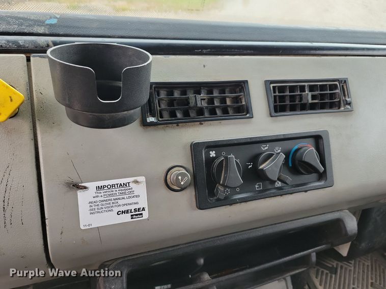 image for item LO9842 2000 Freightliner FL70  dump truck