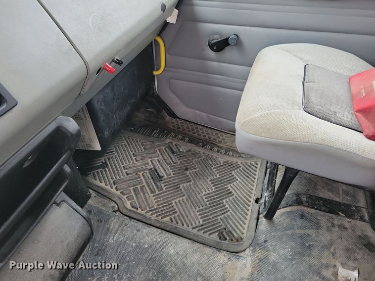 image for item LO9842 2000 Freightliner FL70  dump truck