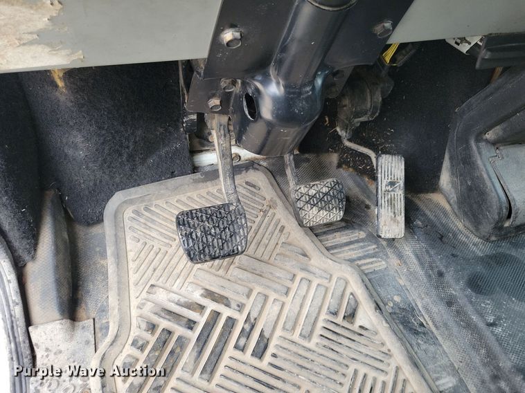 image for item LO9842 2000 Freightliner FL70  dump truck