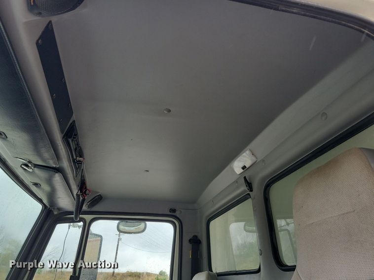 image for item LO9842 2000 Freightliner FL70  dump truck