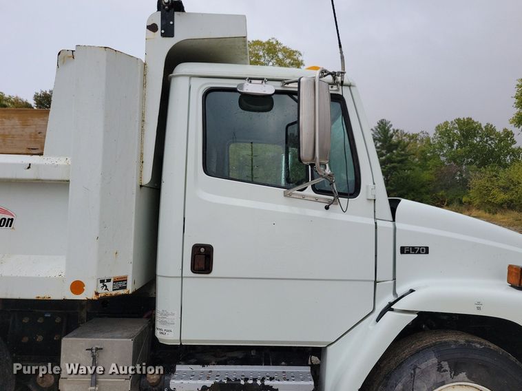 image for item LO9842 2000 Freightliner FL70  dump truck