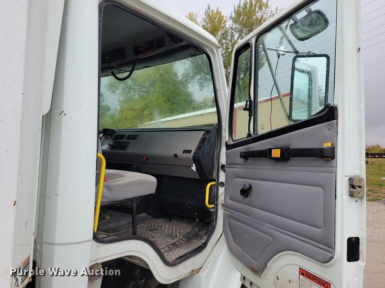 image for item LO9842 2000 Freightliner FL70  dump truck