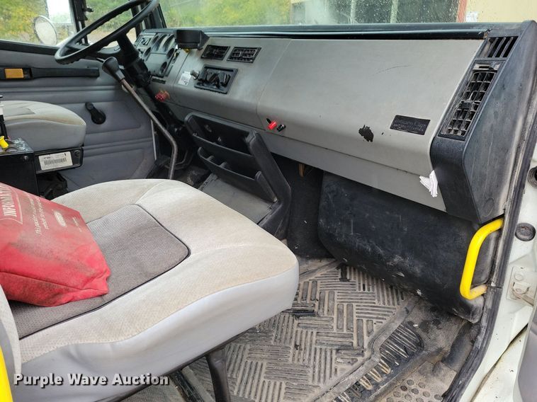 image for item LO9842 2000 Freightliner FL70  dump truck