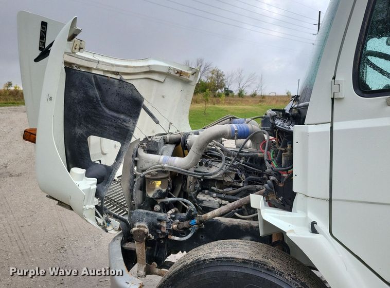 image for item LO9842 2000 Freightliner FL70  dump truck