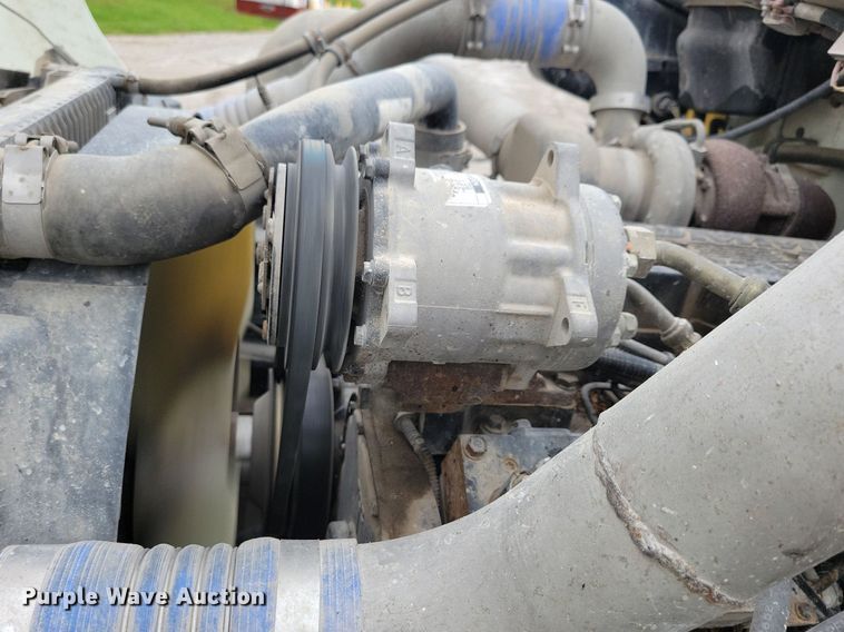 image for item LO9842 2000 Freightliner FL70  dump truck