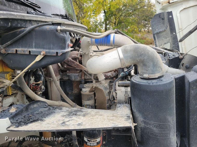 image for item LO9842 2000 Freightliner FL70  dump truck