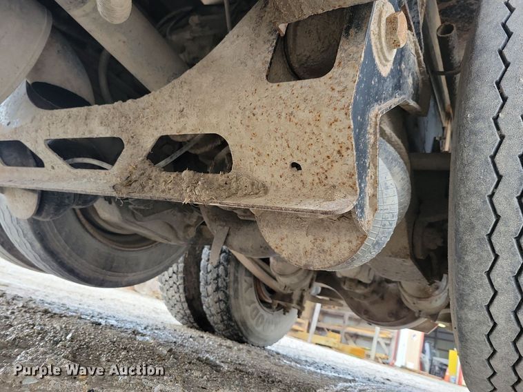 image for item LO9842 2000 Freightliner FL70  dump truck